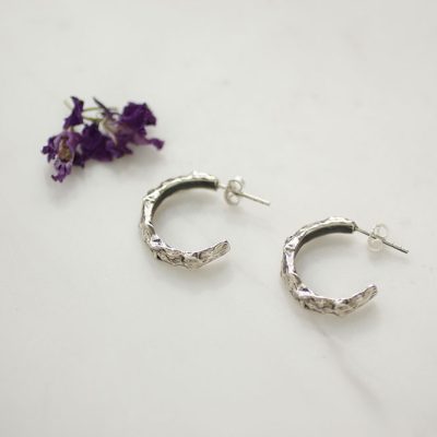 Dokulu Halka Gümüş Küpe